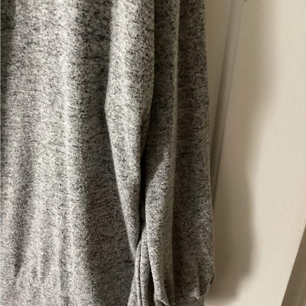 Lane Bryant Classic Long-Sleeve Top with Shirttail Hem Heather Grey 18/20 - Picture 9 of 9